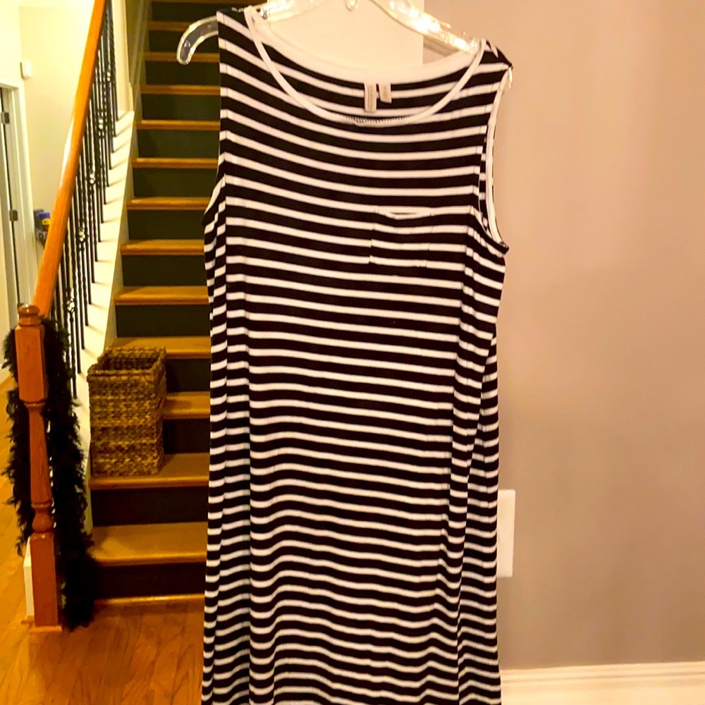 Stretchy black and white sleeveless dress